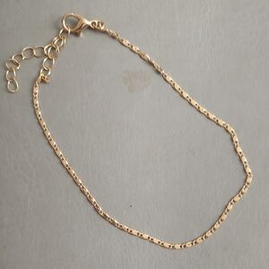 Elegant Gold Chain Bracelet